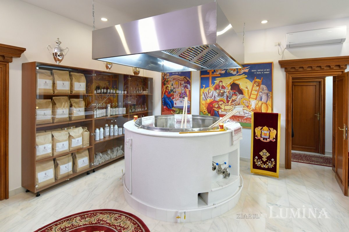 A început pregătirea Sfântului și Marelui Mir în Capitală 328646