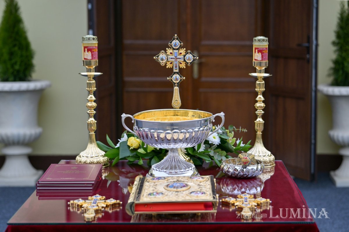 A început pregătirea Sfântului și Marelui Mir în Capitală 328653