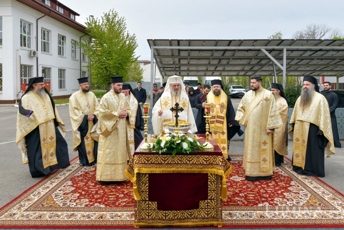 A început pregătirea Sfântului și Marelui Mir în Capitală 328656