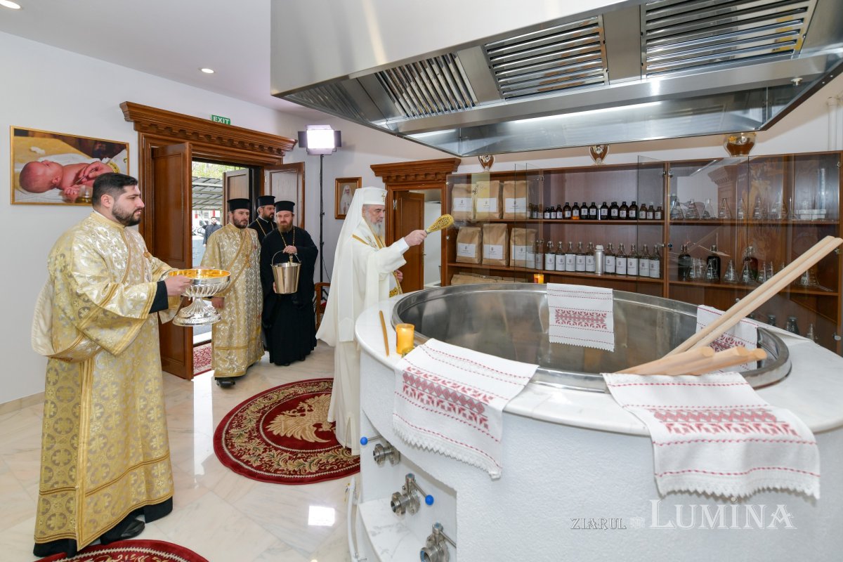 A început pregătirea Sfântului și Marelui Mir în Capitală 328665