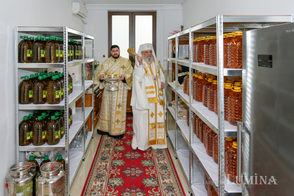 A început pregătirea Sfântului și Marelui Mir în Capitală 328667