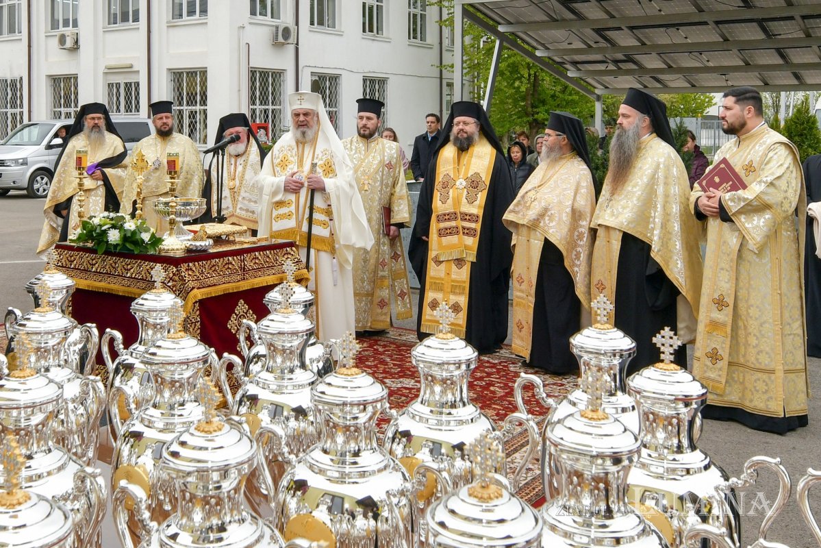 A început pregătirea Sfântului și Marelui Mir în Capitală 328675