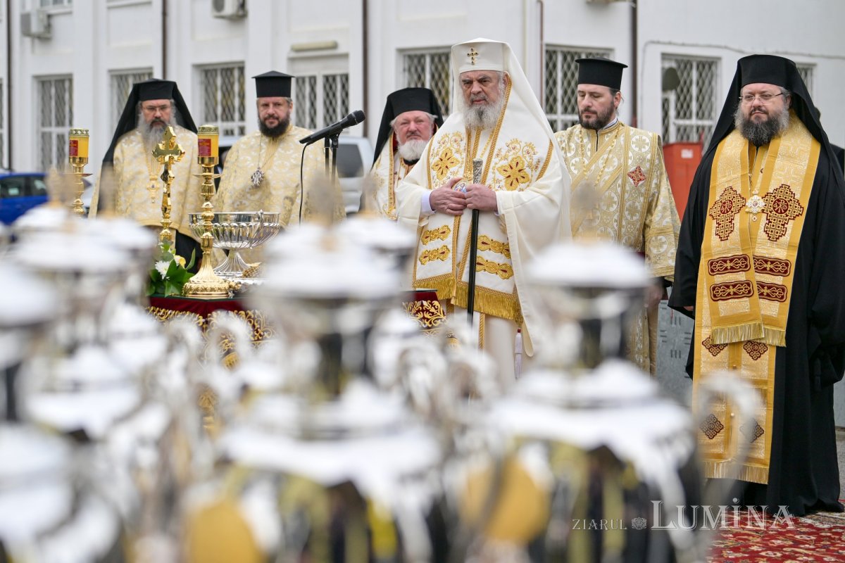 A început pregătirea Sfântului și Marelui Mir în Capitală 328680