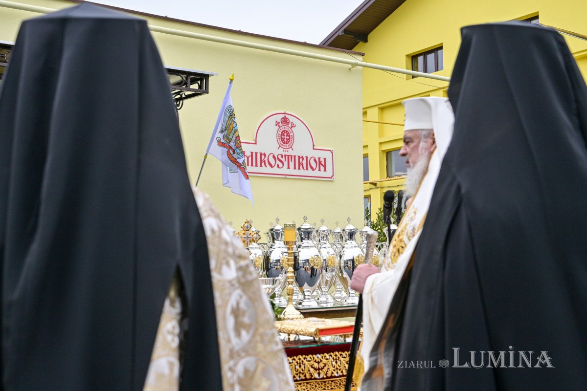 A început pregătirea Sfântului și Marelui Mir în Capitală 328686