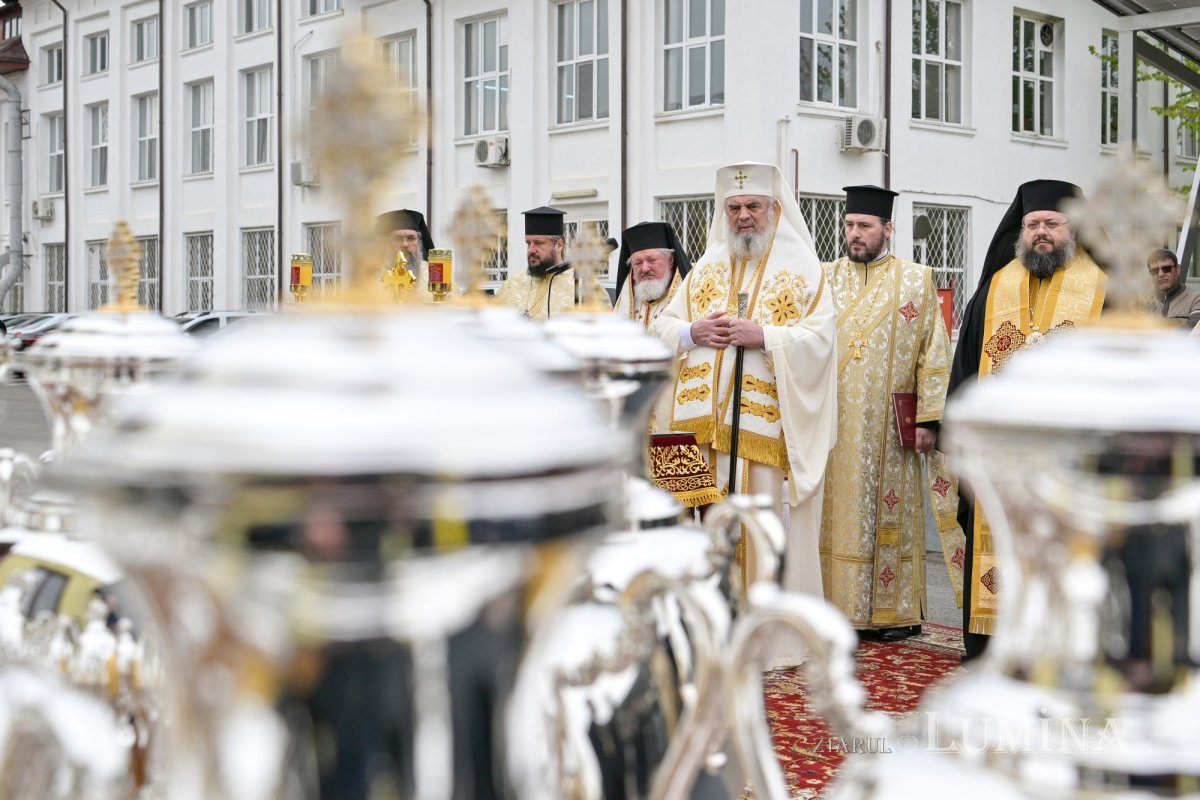 A început pregătirea Sfântului și Marelui Mir în Capitală 328687