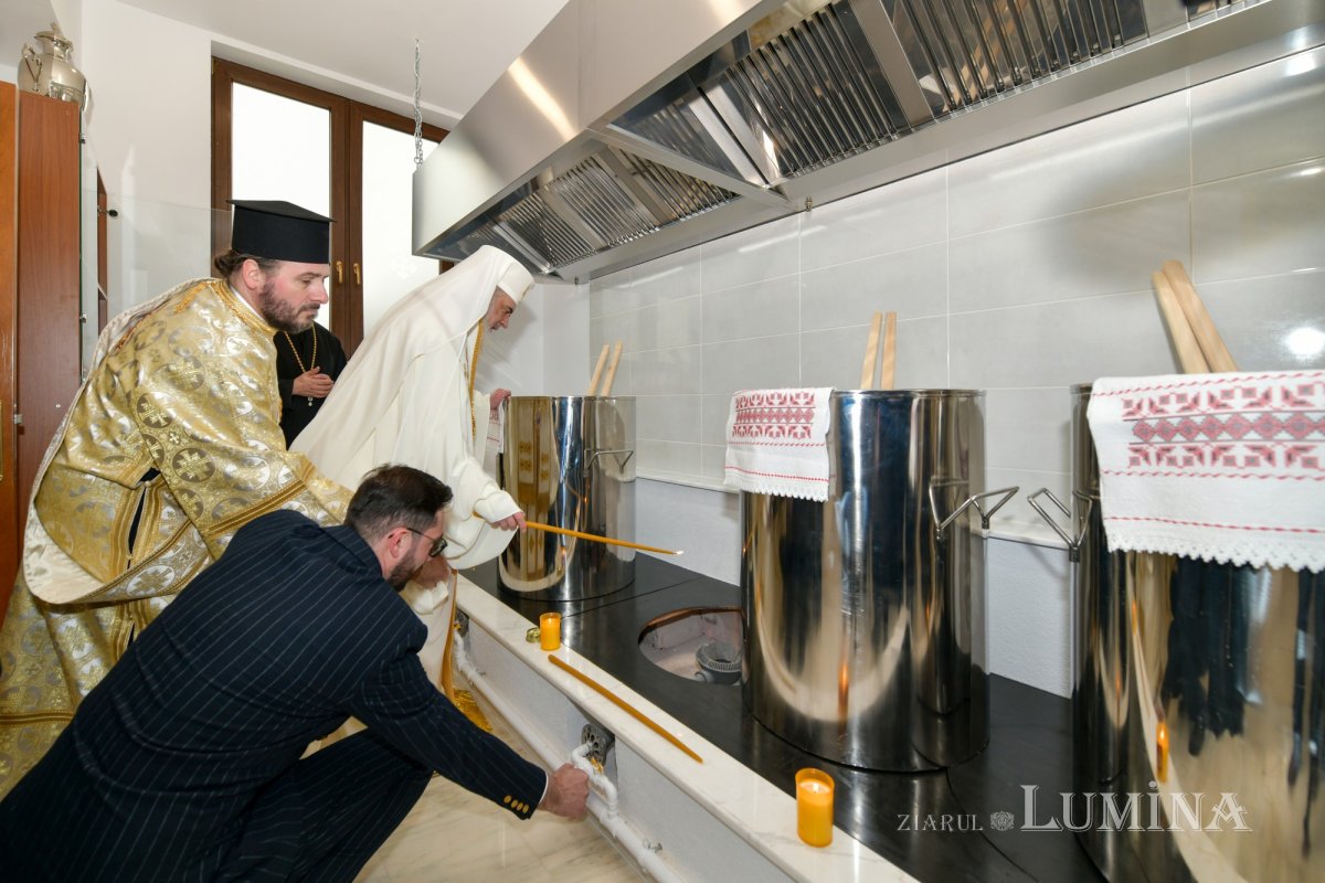 A început pregătirea Sfântului și Marelui Mir în Capitală 328688