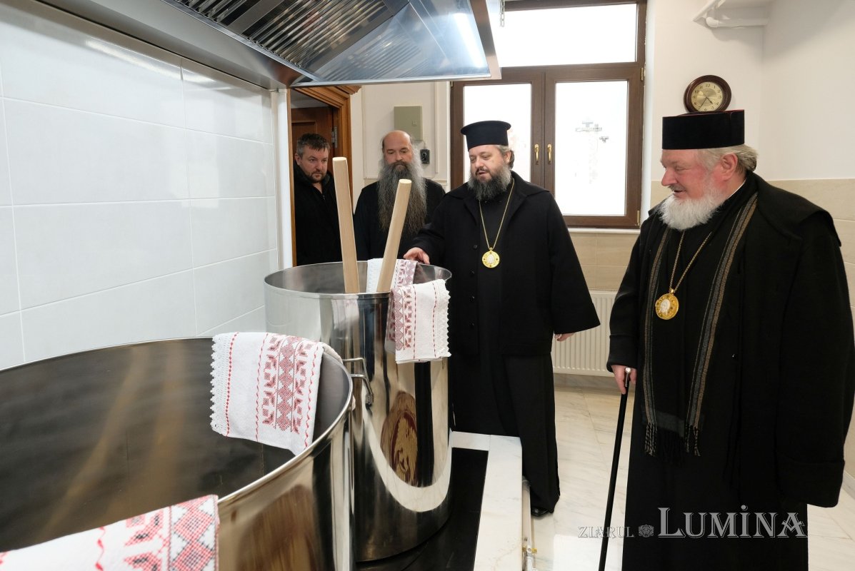 Începe pregătirea Sfântului și Marelui Mir 328390