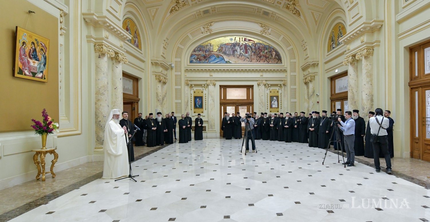 Distincții pentru persoanele care au sprijinit lucrarea sfințitoare a Bisericii 328996