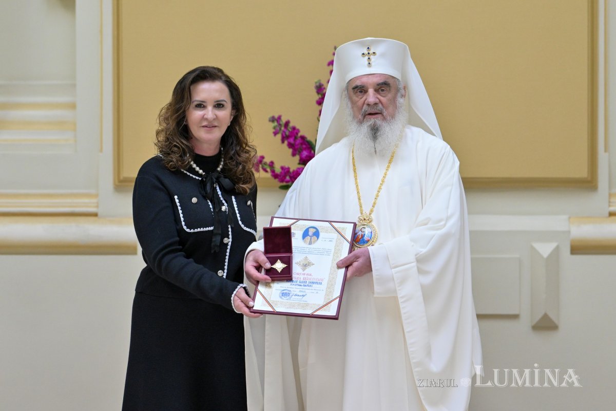 Distincții pentru persoanele care au sprijinit lucrarea sfințitoare a Bisericii 328998