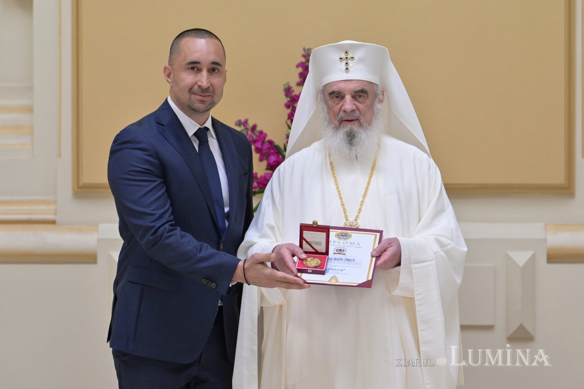Distincții pentru persoanele care au sprijinit lucrarea sfințitoare a Bisericii 329002