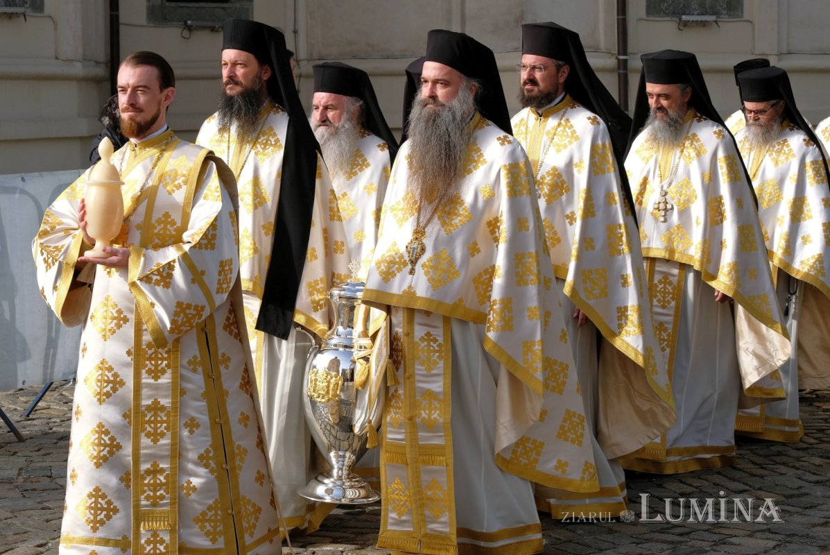 Sfințirea Marelui Mir în Joia Mare la București 329008