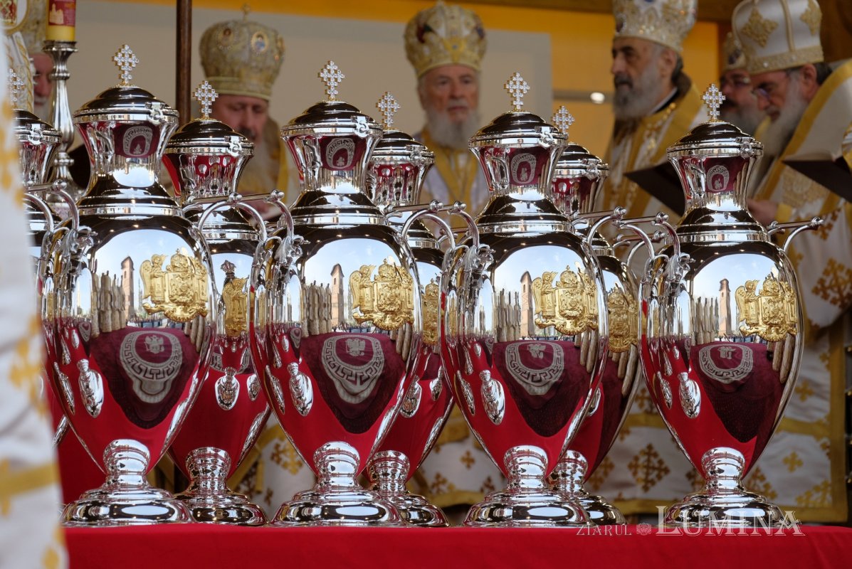 Sfințirea Marelui Mir în Joia Mare la București 329014