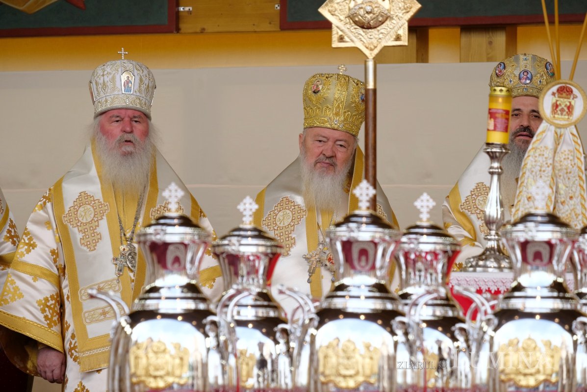 Sfințirea Marelui Mir în Joia Mare la București 329018