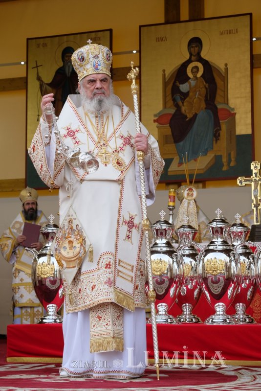 Sfințirea Marelui Mir în Joia Mare la București 329019