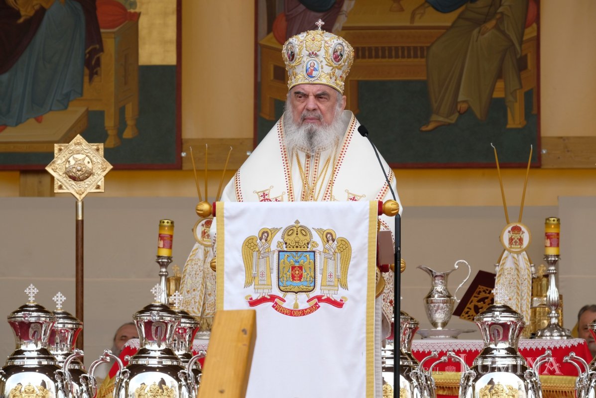 Sfințirea Marelui Mir în Joia Mare la București 329026