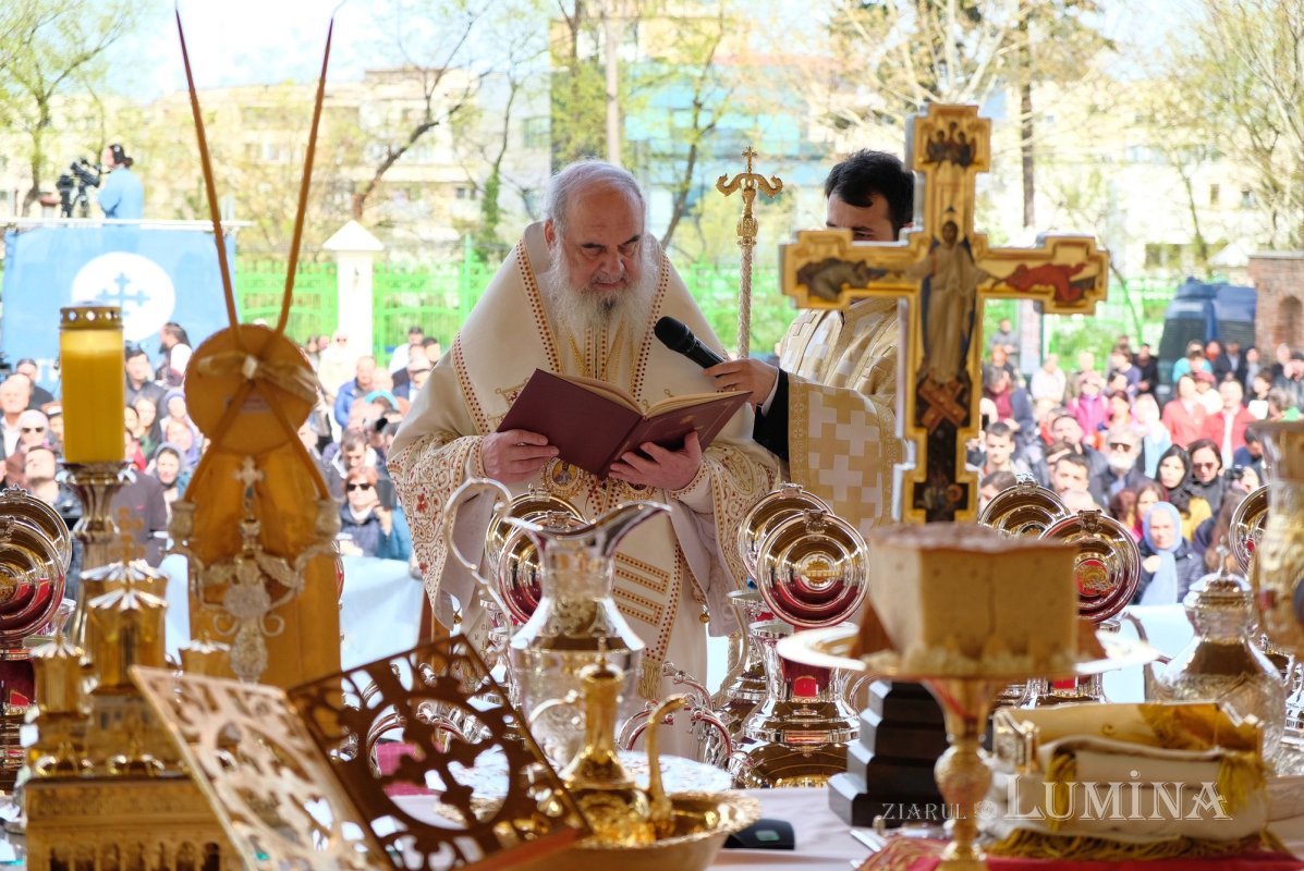 Sfințirea Marelui Mir în Joia Mare la București 329030