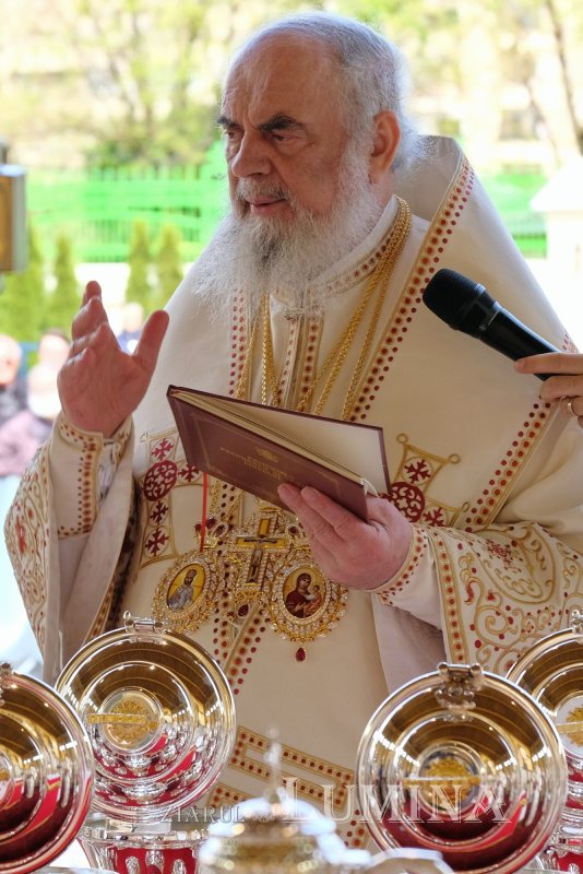 Sfințirea Marelui Mir în Joia Mare la București 329031