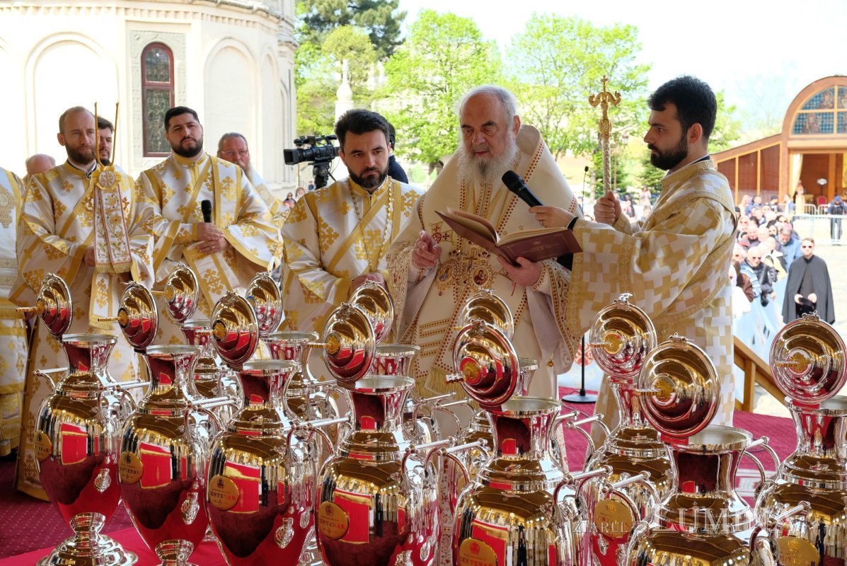 Sfințirea Marelui Mir în Joia Mare la București 329032