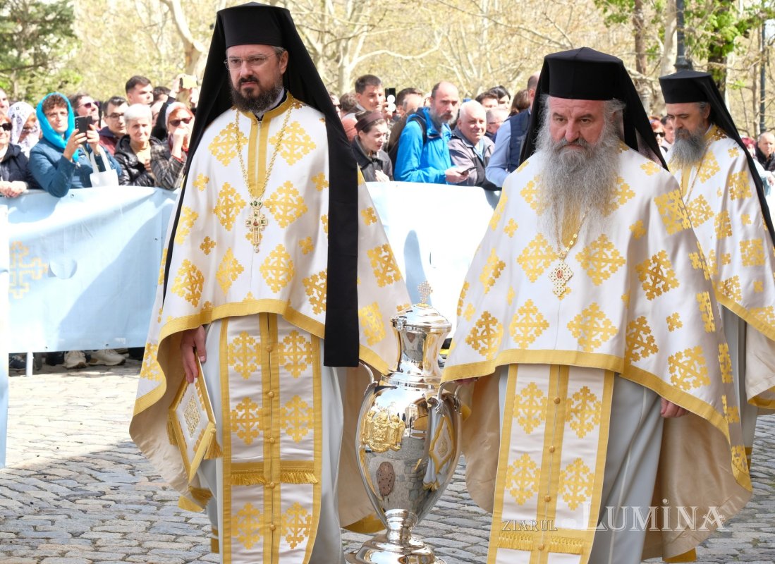 Sfințirea Marelui Mir în Joia Mare la București 329039