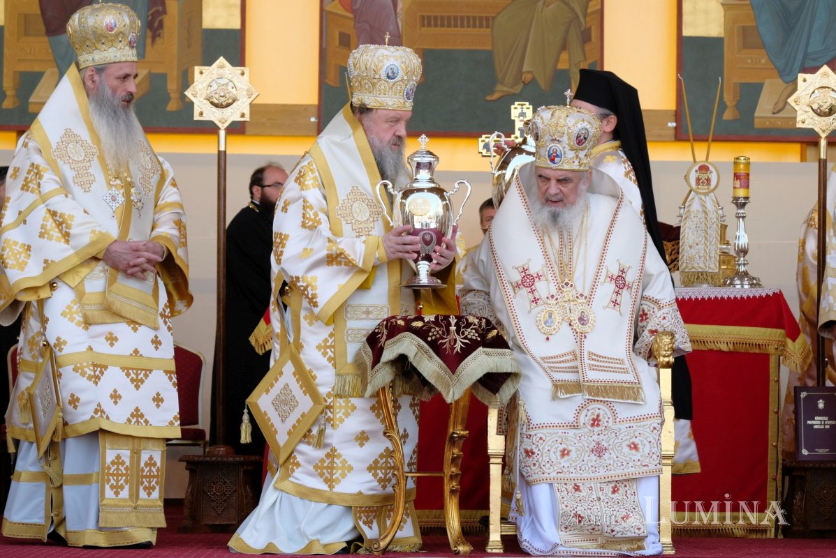 Sfințirea Marelui Mir în Joia Mare la București 329040