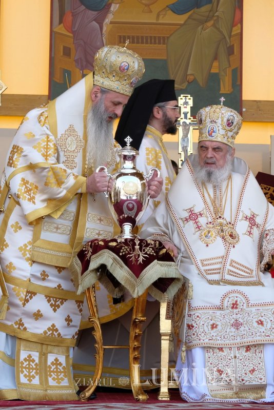 Sfințirea Marelui Mir în Joia Mare la București 329041