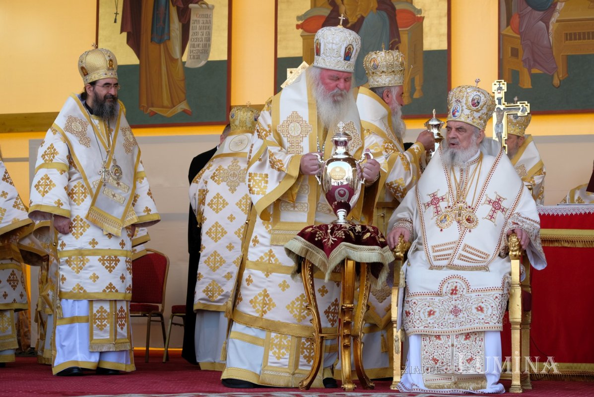 Sfințirea Marelui Mir în Joia Mare la București 329042