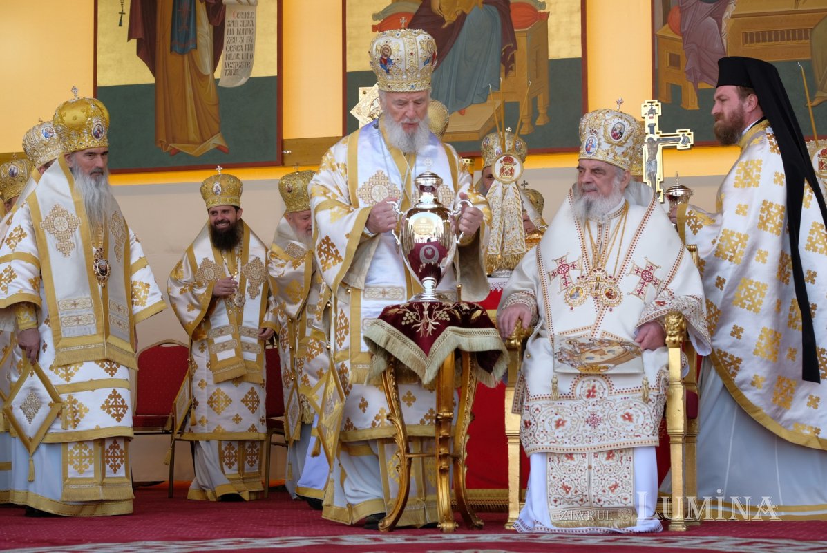 Sfințirea Marelui Mir în Joia Mare la București 329043