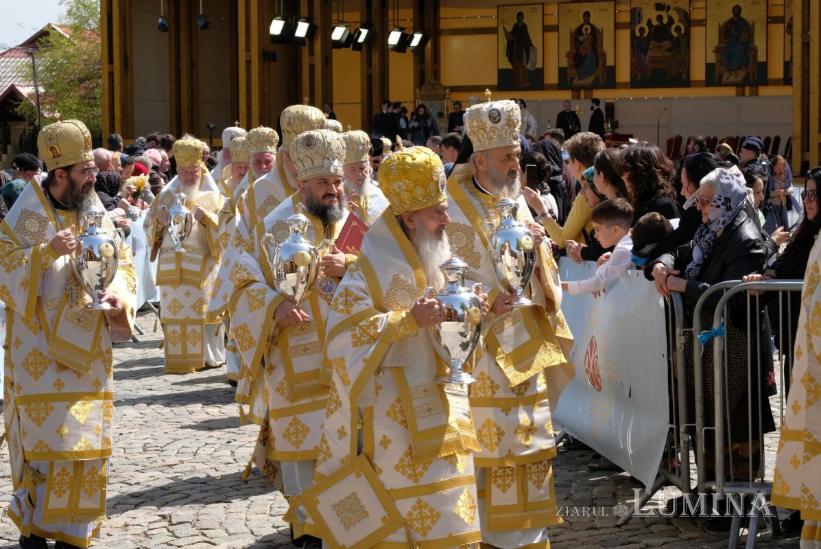 Sfințirea Marelui Mir în Joia Mare la București 329045