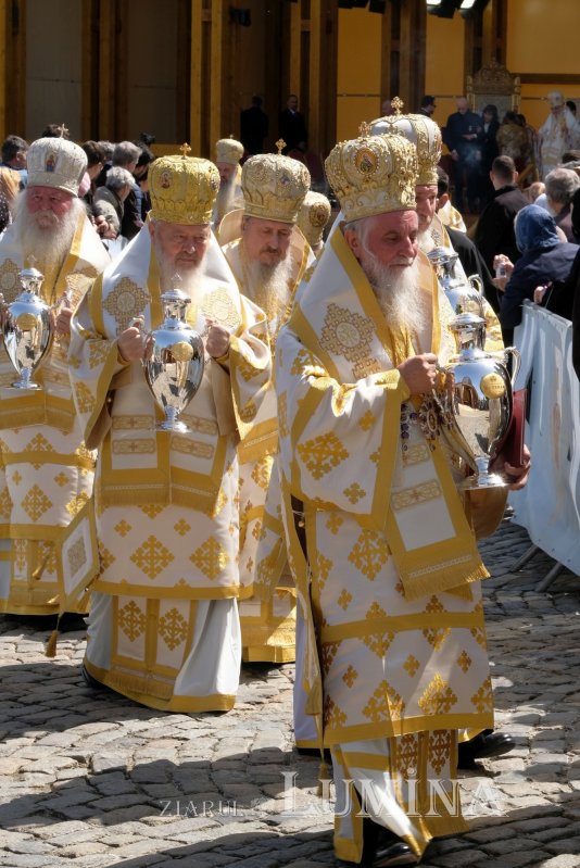 Sfințirea Marelui Mir în Joia Mare la București 329046