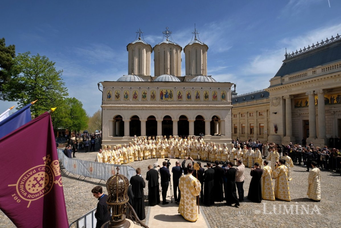 Sfințirea Marelui Mir în Joia Mare la București 329047
