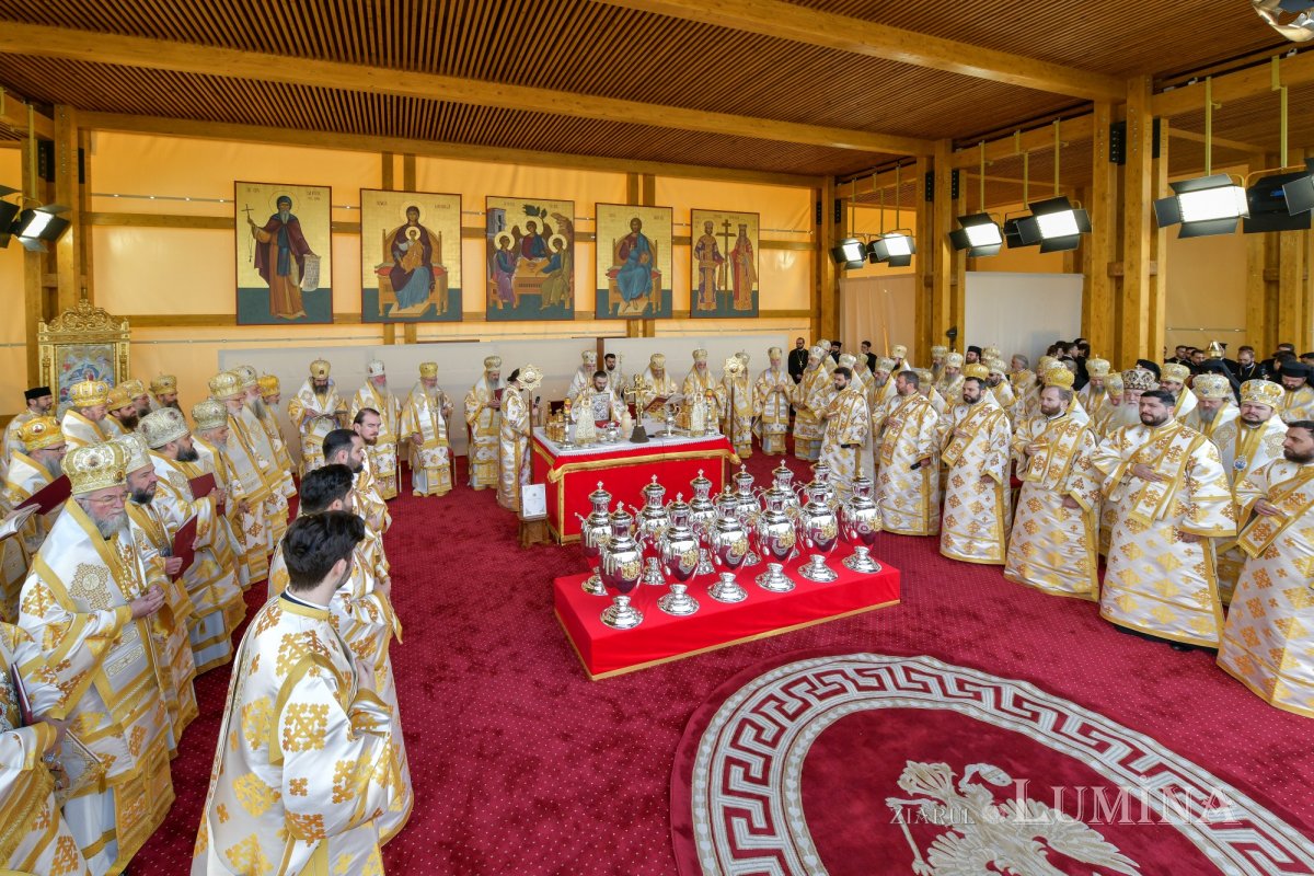 Sfințirea Marelui Mir în Joia Mare la București 329051