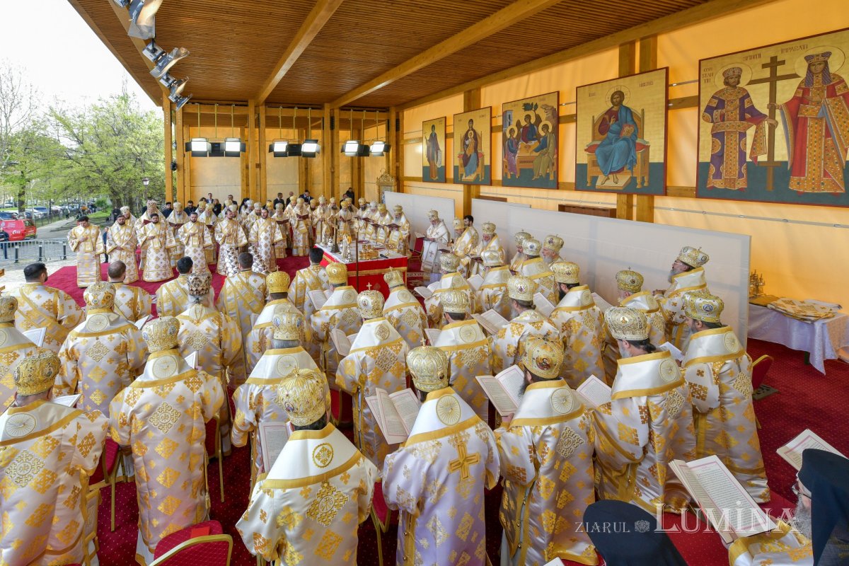 Sfințirea Marelui Mir în Joia Mare la București 329054
