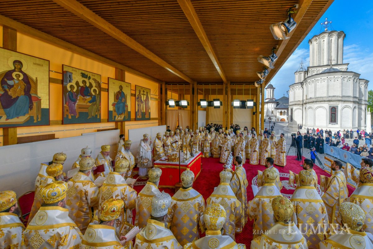 Sfințirea Marelui Mir în Joia Mare la București 329056