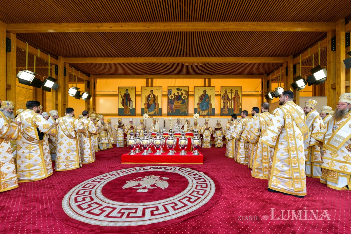 Sfințirea Marelui Mir în Joia Mare la București 329057