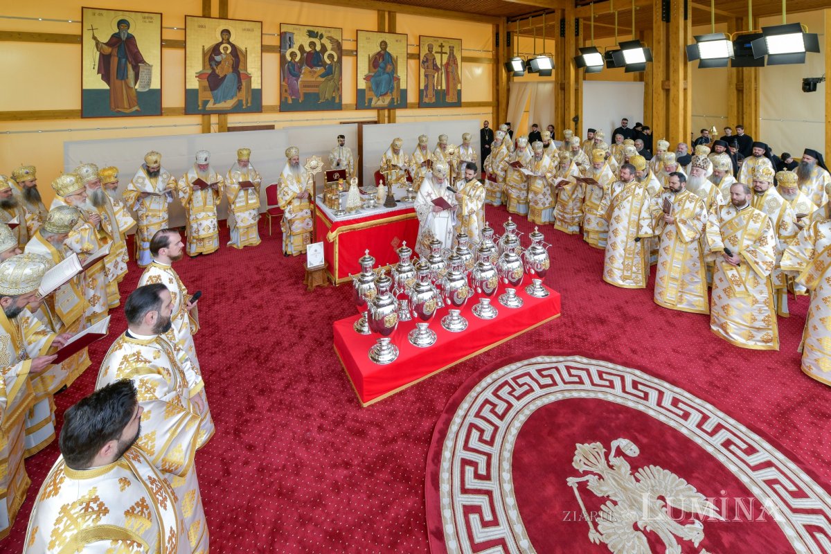 Sfințirea Marelui Mir în Joia Mare la București 329062