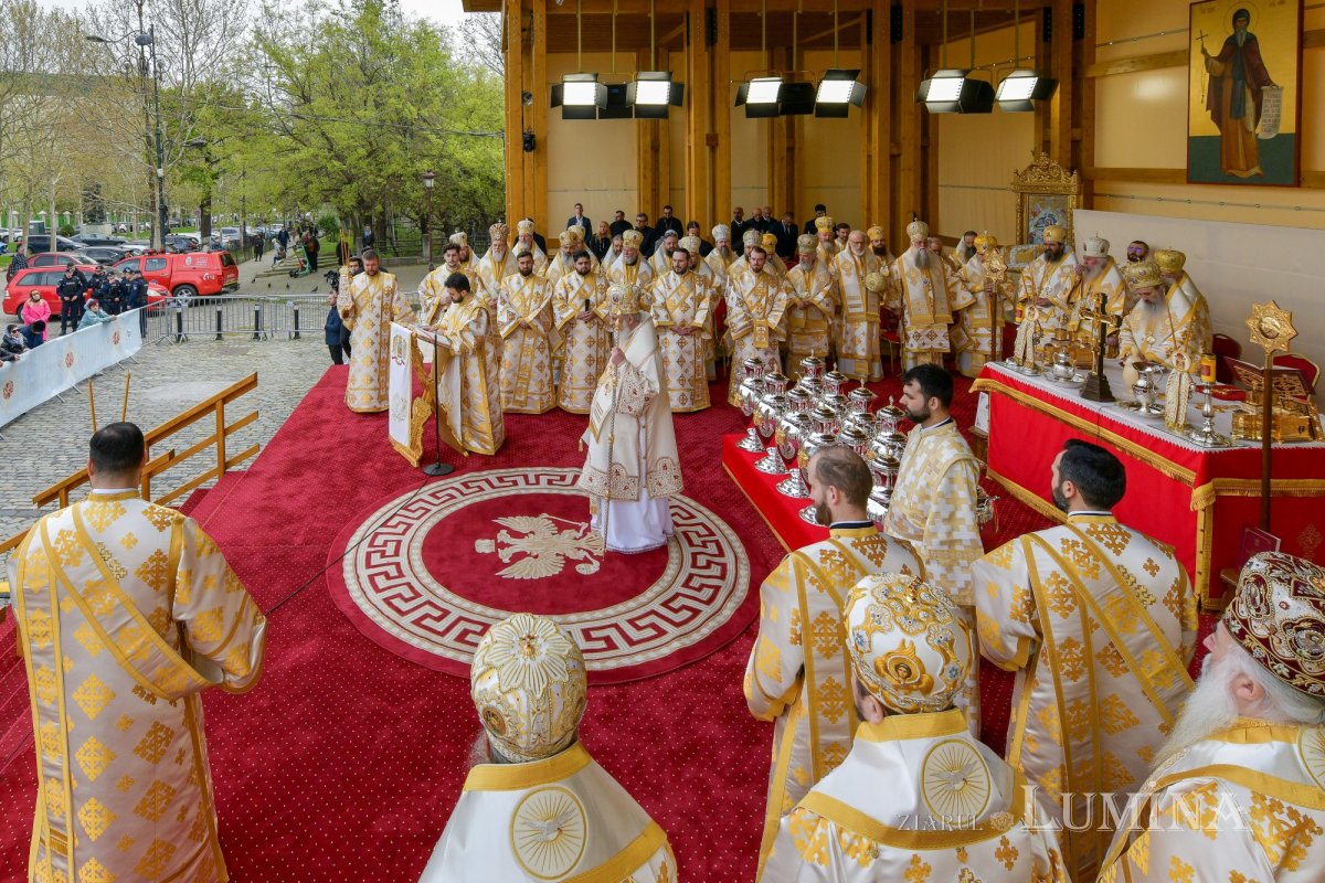 Sfințirea Marelui Mir în Joia Mare la București 329065