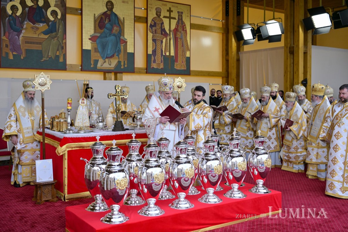 Sfințirea Marelui Mir în Joia Mare la București 329078