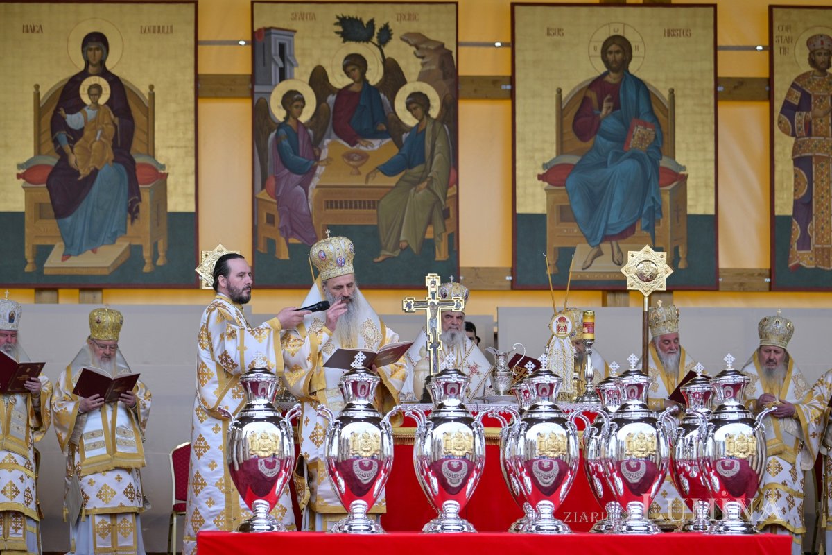 Sfințirea Marelui Mir în Joia Mare la București 329079