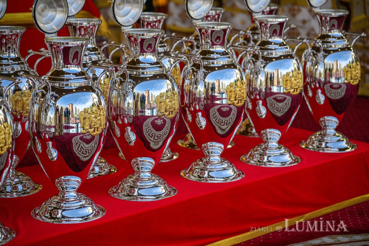 Sfințirea Marelui Mir în Joia Mare la București 329089