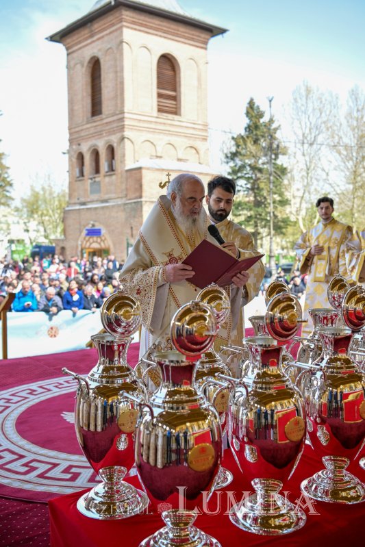 Sfințirea Marelui Mir în Joia Mare la București 329091