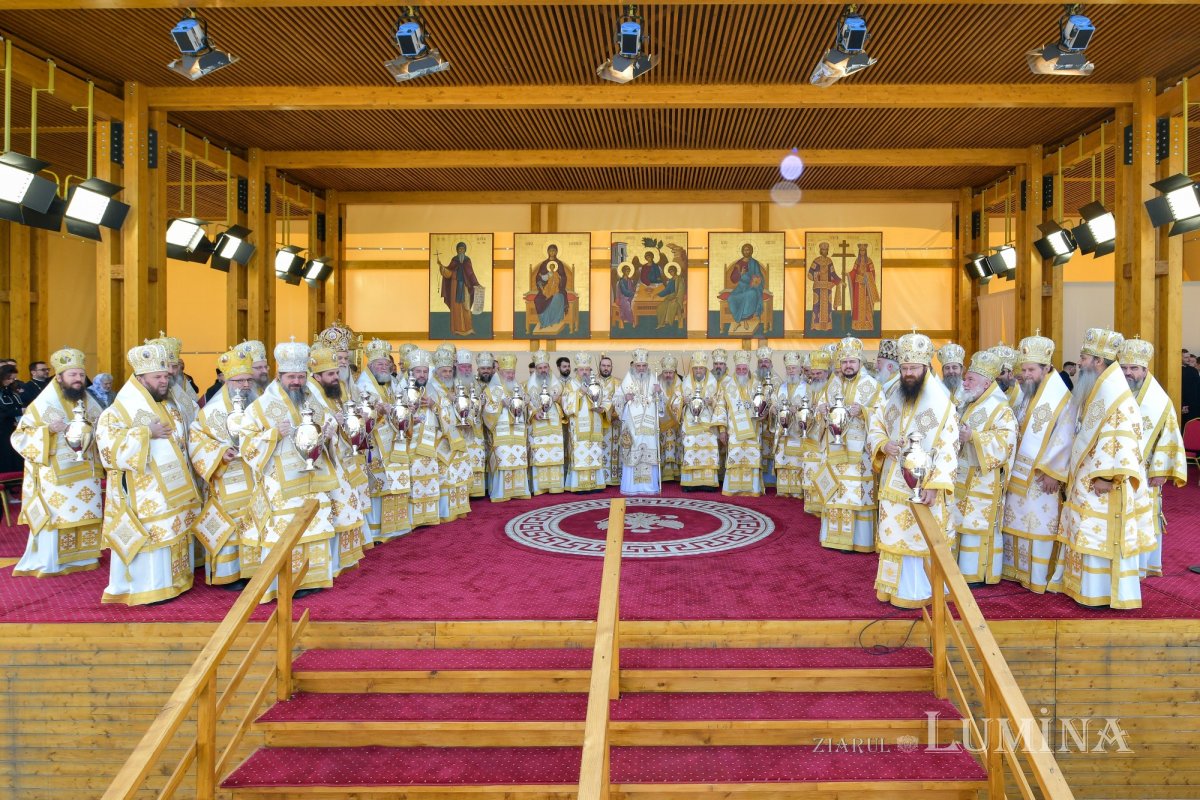 Sfințirea Marelui Mir în Joia Mare la București 329098