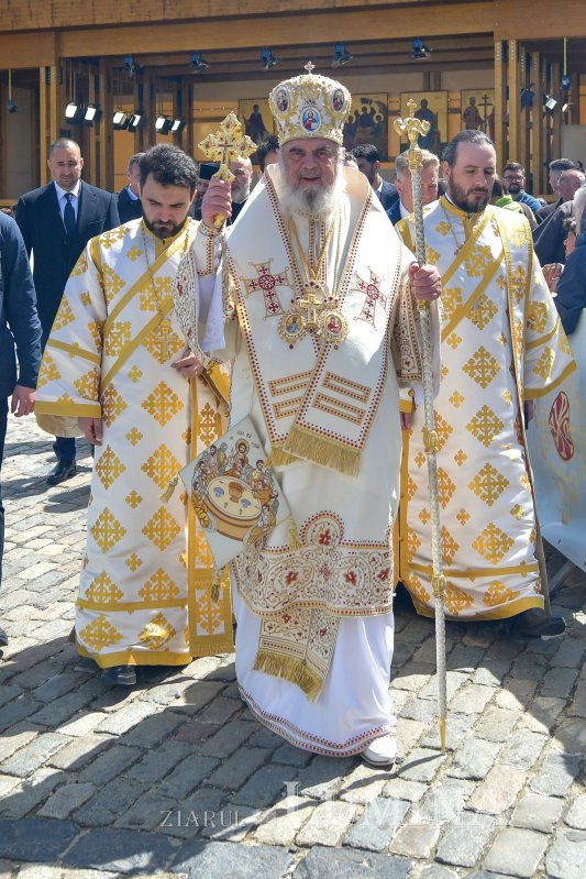 Sfințirea Marelui Mir în Joia Mare la București 329099