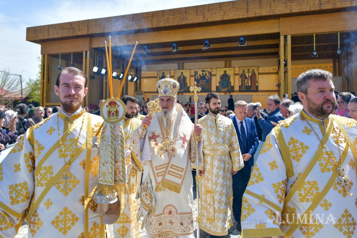 Sfințirea Marelui Mir în Joia Mare la București 329101