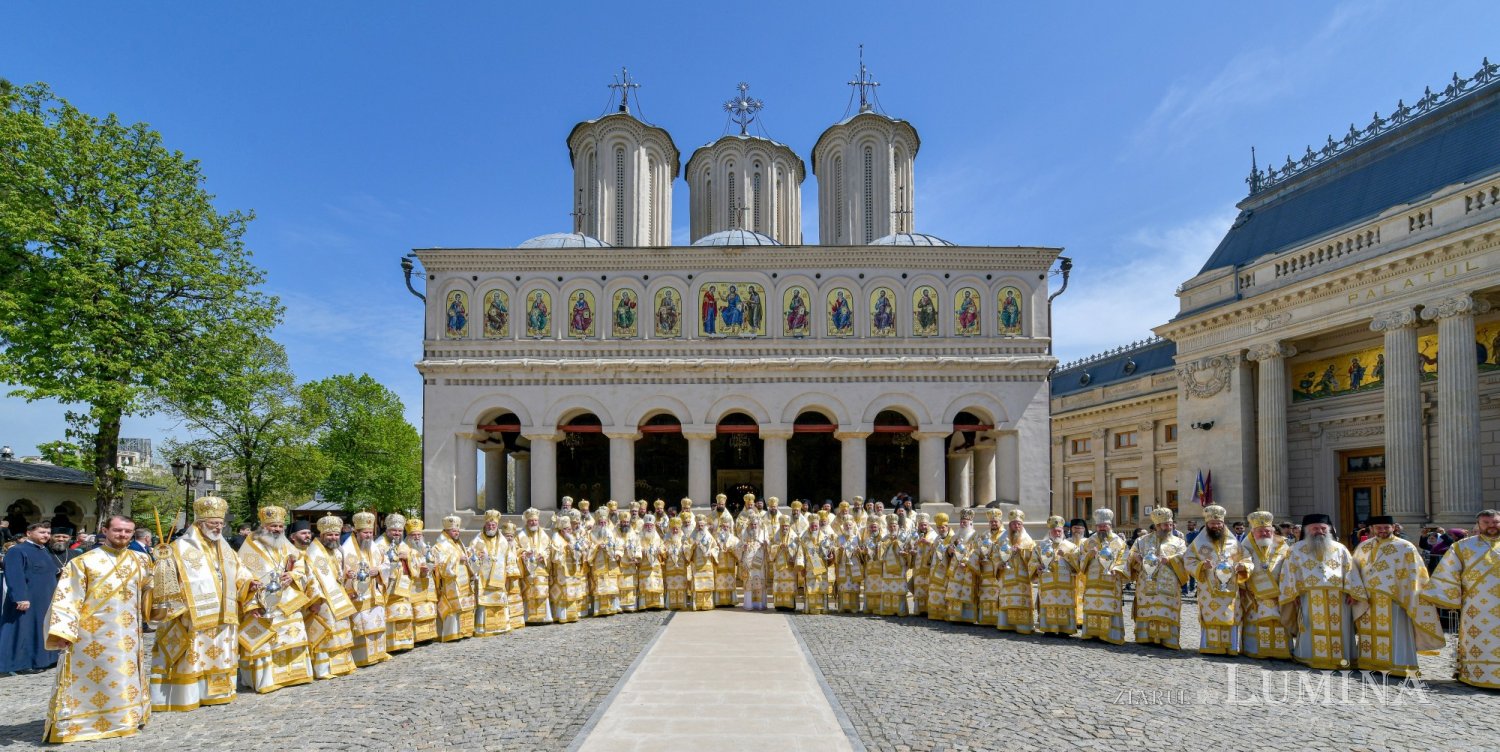 Sfințirea Marelui Mir în Joia Mare la București 329105