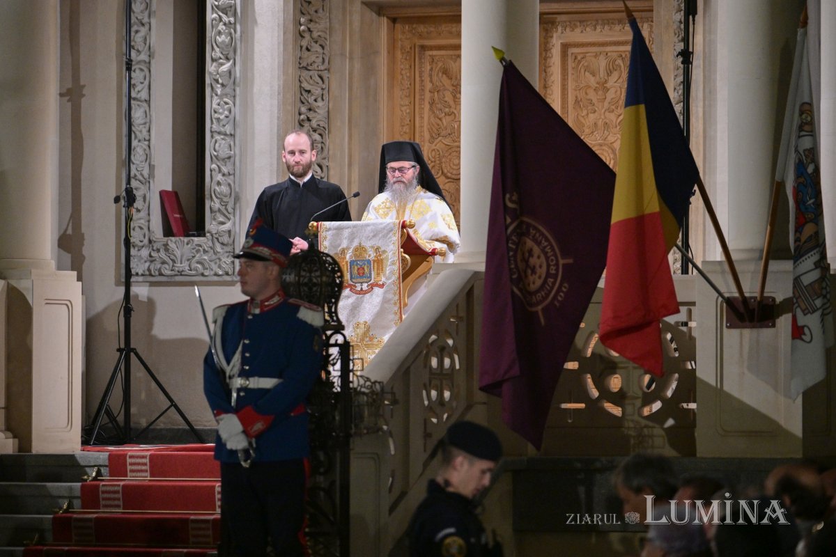 „Învierea lui Hristos este izvor de pace şi bucurie, de speranţă şi ajutor în viaţă” 329273