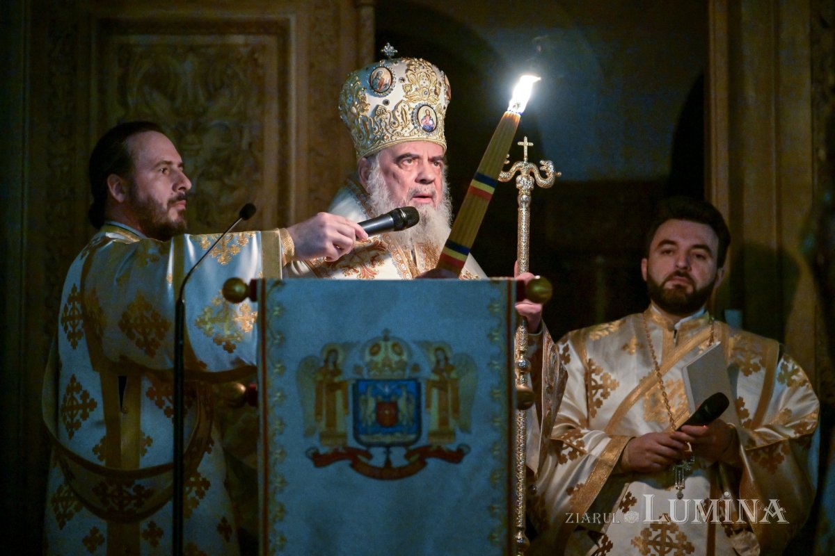 „Învierea lui Hristos este izvor de pace şi bucurie, de speranţă şi ajutor în viaţă” 329275