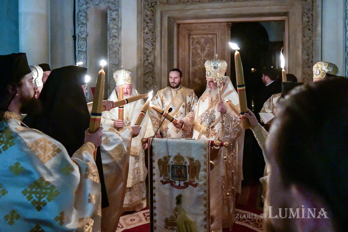 „Învierea lui Hristos este izvor de pace şi bucurie, de speranţă şi ajutor în viaţă” 329276