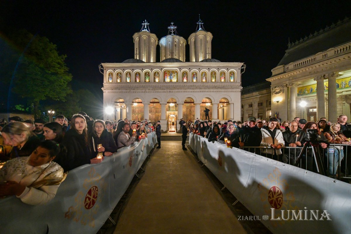 „Învierea lui Hristos este izvor de pace şi bucurie, de speranţă şi ajutor în viaţă” 329282