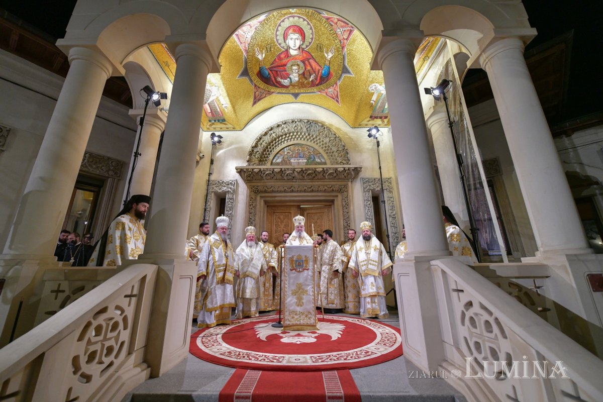 „Învierea lui Hristos este izvor de pace şi bucurie, de speranţă şi ajutor în viaţă” 329283