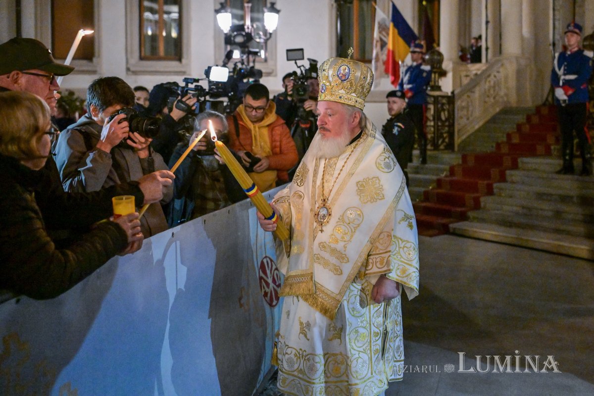 „Învierea lui Hristos este izvor de pace şi bucurie, de speranţă şi ajutor în viaţă” 329284